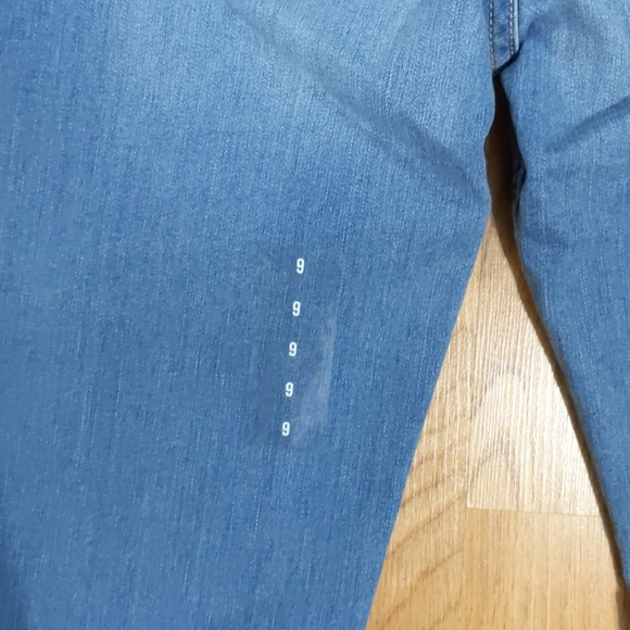 NWT. Ladies Hollister jeans Sz. 9 W 29 " x L 31" - Picture 9 of 12